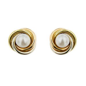 Orecchini a lobo in oro giallo, rosa e bianco 18kt con 2 perle d’acqua salata da 5-5.5 mm, colore bianco e sfumatura grigia; chiusura perno e farfallina.