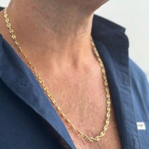 Foto gioiello indossata: collana maglia marina in oro giallo