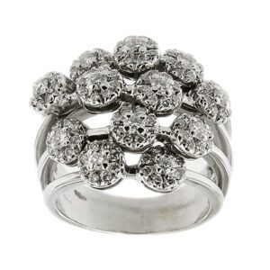 Anello a fascia con bouquet di fiori in oro bianco 18kt con 108 diamanti taglio brillante: 12 da 0.05 ct cad., 96 da 0.01 ct cad. totale 1.56 ct - colore GH e purezza VS.