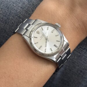 Foto gioiello indossata: orologio Rolex Oyster perpetuale quadrante avorio