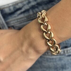 Foto gioiello indossata: bracciale vintage in oro giallo