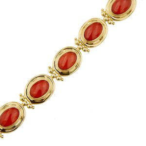 dettaglio bracciale oro giallo con corallo