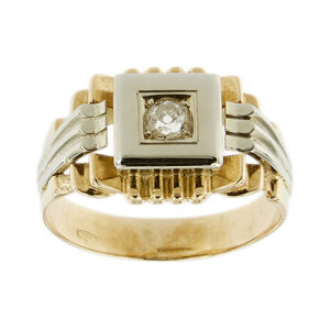 Anello uomo in oro rosa e oro bianco 18kt con diamante taglio vecchio da 0,20 Ct, colore GH e purezza VS; gambo con lavorazione a righe.