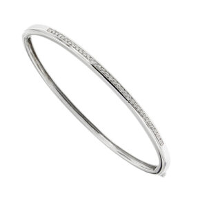 Bracciale rigido ovale e apribile in oro bianco 18kt. Con 35 diamanti taglio brillante da 0.01 ct cad., totale 0.35 ct - colore FG e purezza VS; chiusura a scomparsa.