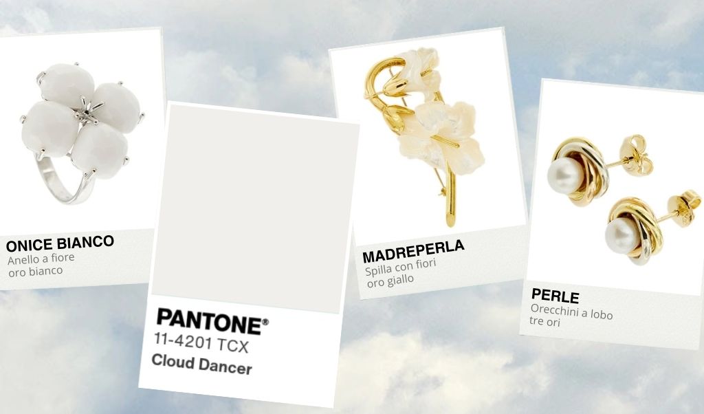 Foto articolo di blog: gioielli oro con il colore Pantone dell'anno 2026 Cloud Dancer (bianco)