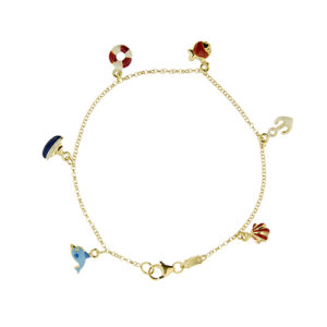 Bracciale maglia rolò in oro giallo 18kt con 6 charms smaltati: conchiglia, ancora, salvagente, barca e delfino; chiusura a moschettone.