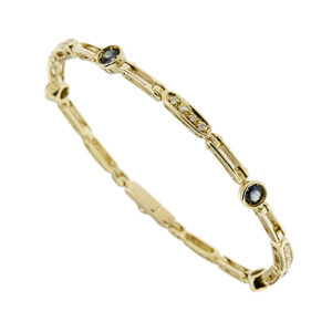 Bracciale maglia a segmenti in oro giallo 18kt con 4 zaffiri rotondi da 0,50 ct cad. e 12 diamanti taglio brillante da 0,01 ct cad., totale 0,12 ct - colore FG e purezza VS; chiusura a scomparsa.