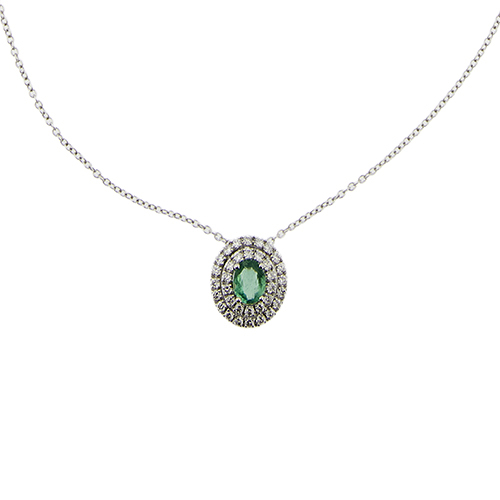 Collana maglia rolò in oro bianco 18kt e ciondolo con smeraldo ovale da 0,25 ct e intorno due file di diamanti taglio brillante: 34 da 0,01 ct cad., totale 0,34 ct - colore FG e purezza VS; chiusura a moschettone. Brand: Salvini.