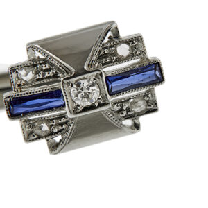 zoom dettaglio gemelli in oro con diamanti e zaffiri