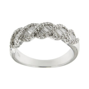 Anello riviere ad onda in oro bianco 18kt con 91 diamanti: 66 taglio brillante da 0,005 ct cad. e 25 taglio baguette: 18 da 0,02 ct cad. e 17 da 0,03 ct cad., totale 1,00 ct - colore FG e purezza VVS.