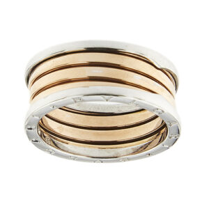 Anello uomo in oro bianco e oro rosa 18kt over size a tre fasce della collezione B.zero1 di Bulgari. Brand: Bulgari.