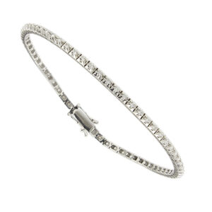 Bracciale tennis in oro bianco 18kt con 66 diamanti, taglio brillante, totale 0.95 ct - colore G e purezza SI; chiusura a scomparsa con 2 sicure. Brand: Forever Unique.