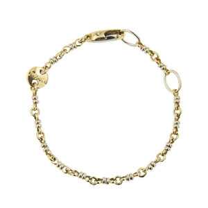 Bracciale maglia originale bicolore, oro giallo e oro bianco 18kt; piastrina rotonda con marchio e punzoni, chiusura a moschettone con doppio ovale per regolare la lunghezza. Brand: Barakà.
