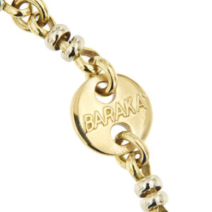 zoom dettaglio incisione brand Barakà su bracciale due ori uomo