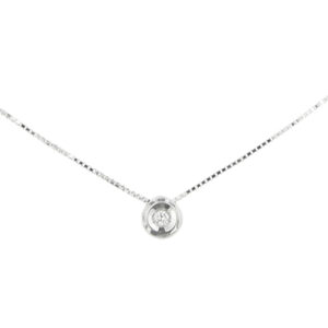 Collana in oro bianco 18kt maglia veneta punto luce a cipollina con diamante taglio brillante da 0.05 ct, chiusura a moschettone.