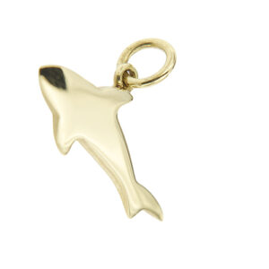 zoom dettaglio ciondolo charm Dodo in oro giallo squalo