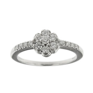 Anello a fiore in oro bianco 18kt con 15 diamanti taglio brillante: 7 da 0.05 ct cad e 8 da 0.01 ct cad, totale 0.43 ct- colore FG e purezza VVS. Brand: Damiani.