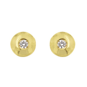 Orecchini punto luce a cipollina in oro giallo 18kt con 2 diamanti taglio brillante da 0.08 ct cad., totale 0.16 ct - colore GH e purezza VS; chiusura con perno e farfallina.
