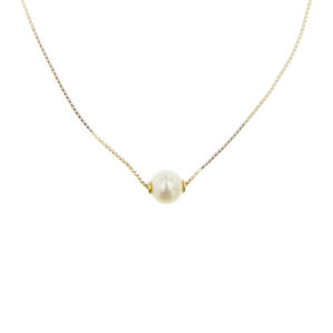 Collana maglia veneta in oro giallo con perla d’acqua salata da 7.5-8 mm, colore avorio, sfumatura grigia, chiusura a moschettone.