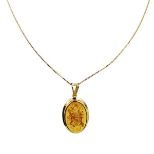 Collana maglia veneziana in oro giallo 18kt e ciondolo ovale con ambra taglio cabochon, chiusura a moschettone.