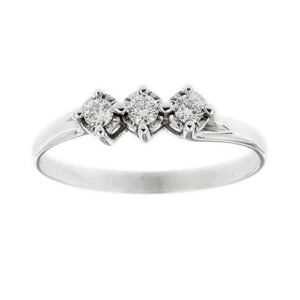 Anello trilogy in oro bianco 18kt con 3 diamanti taglio brillante da 0.04 ct cad, totale 0.12 ct, colore GH - purezza VS.