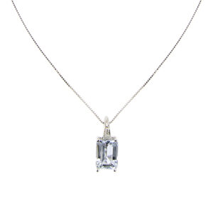Collana maglia veneziana in oro bianco 18kt e ciondolo con acquamarina rettangolare da 1,85 ct e 3 diamanti taglio brillante 2 da 0.02 ct cad e 1 da 0.01 ct, totale 0.05 ct, colore FG - purezza VS. Brand: Vieri.