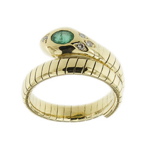 Anello animalier tubogas contrarié aperto in oro giallo 18kt a serpente impreziosito da uno smeraldo ovale da 0.20 ct e 4 diamanti taglio brillante da 0.01 ct cad, totale 0.04 ct, colore FG - purezza VS. Misura adattabile da 15 a 23 It.
