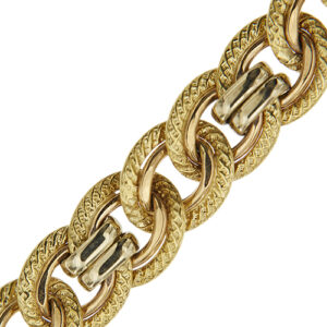 zoom dettaglio maglia lavorazione zigrinata di bracciale 3 ori