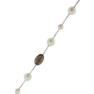 zoom dettaglio maglia di bracciale oro con perle e quarzi