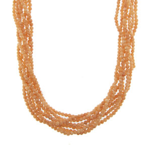 Collana lunga multi filo torchon in corallo rosa composta da 7 fili di sfere da 3-3,5 mm di diametro, con importante chiusura in oro giallo 18 kt a fiore scanalato.