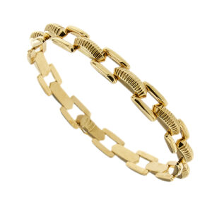 Bracciale tank in oro giallo 18kt maglia a segmenti rettangolari lucidi alternati a mezze lune con lavorazione rigata; chiusura a scomparsa e sicura.