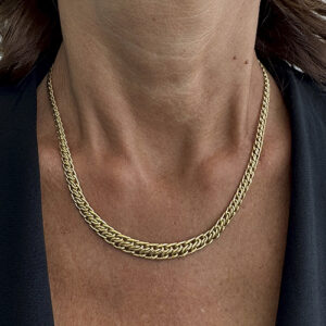 Foto gioiello indossata: collana in oro giallo maglia groumette doppia degradé