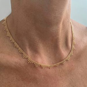 Foto gioiello indossata: collier collana girocollo maglia pallini in oro giallo Unoaerre